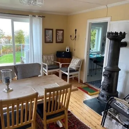 Hauaneset Cabin By Norgesbooking- Wonderful Location At Bjornefjorden Revna
